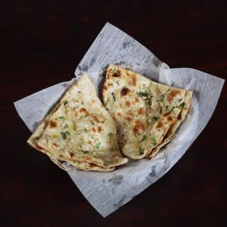 BASIL GARLIC NAAN